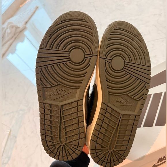 Travis Scott Air Jordan 1 Low OG SP - Picture 4 of 7